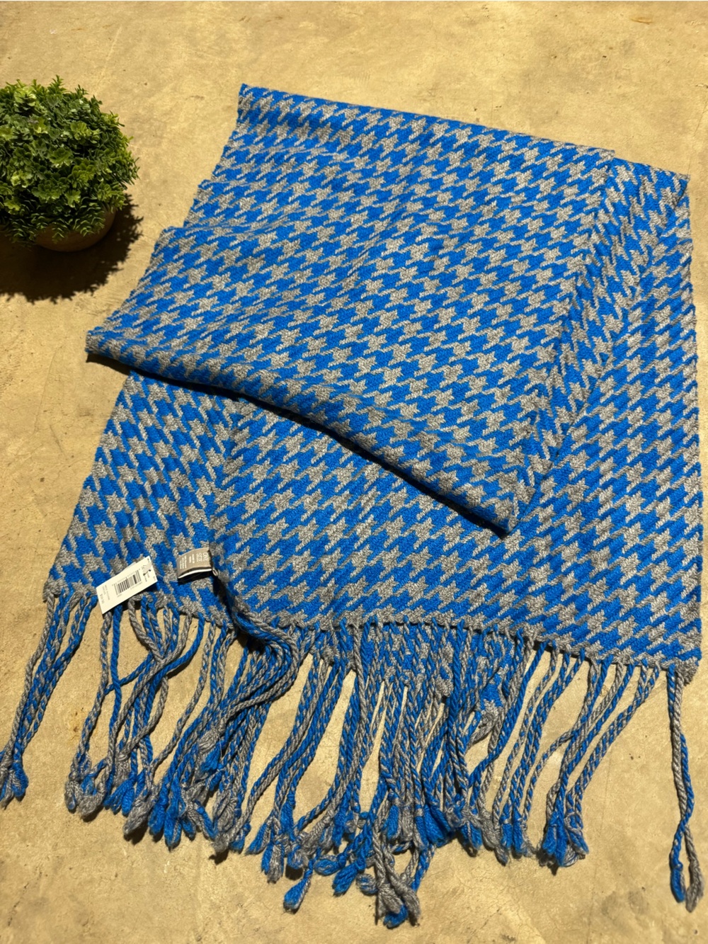 Banana Republic NWT Blue Gray Houndstooth Fringe Scarf 15”x74” Preppy Cozy Wool